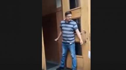 Неизвестный захватил здание кабмина Украины в Киеве и угрожает взорвать гранату