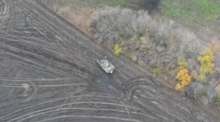 Опубликованы кадры боя российского танка против двух украинских