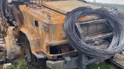 Минобороны РФ демонстрирует кадры с уничтоженной техникой противника и техникой, брошенной боевиками