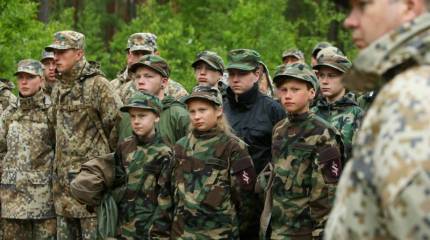 Латвийские дети, школа, автомат, полигон, война…