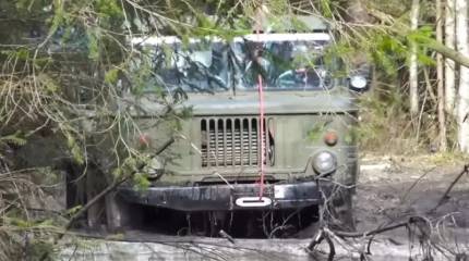 Украинские граждане на автомобиле с военными номерами прорвали венгерскую границу
