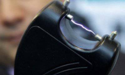 Защититься с помощью электрошокера