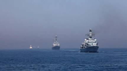 А кто это там, за спиной амбала с дубиной?