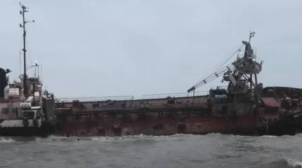 На Украине в очередной раз отложили операцию по подъёму затонувшего танкера близ Одессы