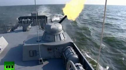 Корабли Каспийской флотилии на учениях отрабатывают одиночный бой