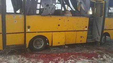 Кто обстрелял автобус в Донбассе?