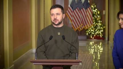 Американский телеведущий о визите Зеленского в конгресс: престарелые конгрессмены испытывают слабость к людям в одежде в стиле «милитари»