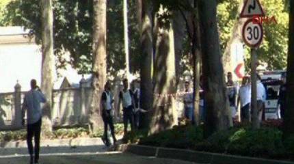 Взрыв и перестрелка в Стамбуле