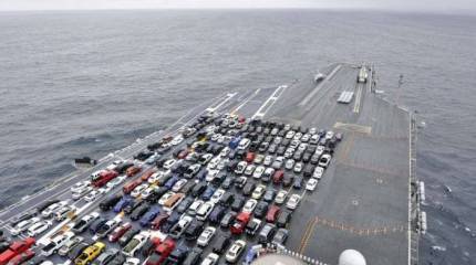 Странные гости на палубах авианосцев