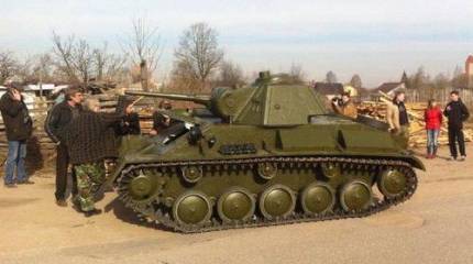 Псковские инспекторы остановили на городской улице танк Т-70