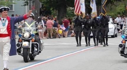 «Звук напоминал взрыв фейерверка»: Полиция США назвала имя стрелявшего на параде в штате Иллинойс