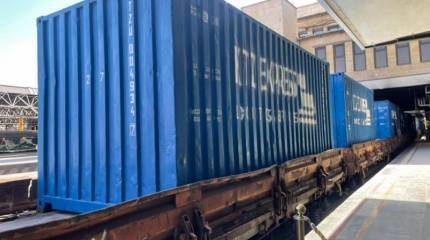 Первый российский железнодорожный состав с грузом для Индии прибыл в Иран