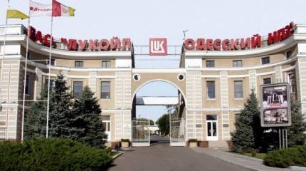 Боевики Коломойского качают топливо с Одесского НПЗ