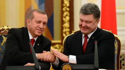 Союз гиены и шакала против медведя