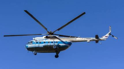 Появились кадры падения пассажирского вертолета Ми-8 на Алтае: воздушная машина задевает столб и падает