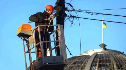 В Днепропетровске люди напали на электриков за попытку отключить им свет