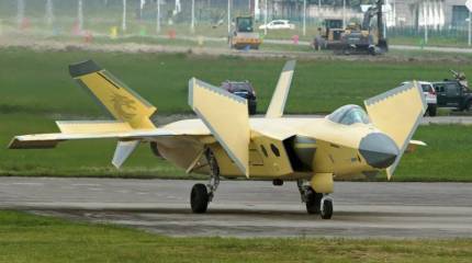 Эксперт: китайский J-20 лучше российского Су-57