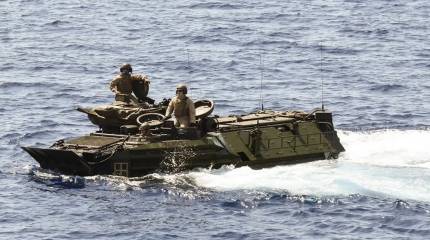 Спустя полвека службы: США выводят из эксплуатации десантную машину AAV