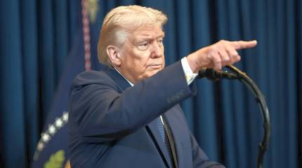 Трамп приказал топить корабли «уничтоженных» ВМС Ирана в Ормузском проливе