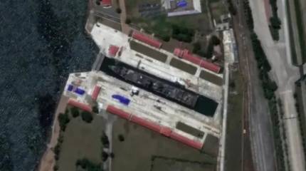 Впечатляющая оперативность: перевернувшийся при спуске на воду северокорейский эсминец уже находится в ремонтном доке