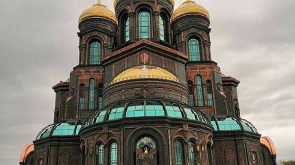 Мы памятник себе воздвигли рукотворный…