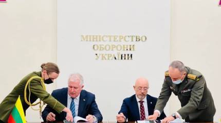 Министр обороны Литвы передал Украине очередную партию военной помощи