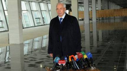 Азаров: Хочу домой, но не могу...