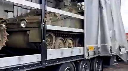 Украинские ресурсы публикуют видео перевозки западной военной техники в грузовиках компании «Нова Пошта»