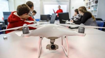 Российских школьников научат собирать дроны и управлять ими