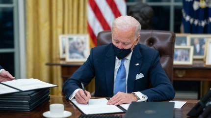 Американская пресса: Байден ведет США к катастрофе, пытаясь примириться с Путиным