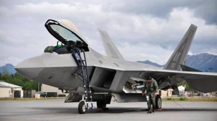 Для сдерживания российской агрессии. США перебросили в Европу F-22