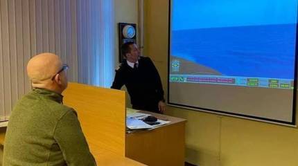 Министр обороны Украины заявил о «гибридной атаке» России на корабль ВМС ВСУ, приближавшийся к Керченскому проливу