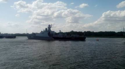 Подготовка к военно-морскому параду в "потерявшей" статус главной базы КФл Астрахани