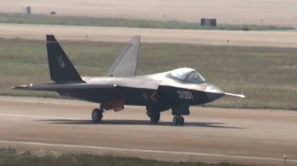 На наземном испытательном комплексе для палубной авиации в городе Ухань замечен «стелс»-истребитель J-31