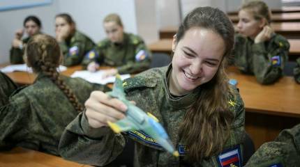 Девушек-курсантов  допустят к обучению на летчиков истребительной авиации