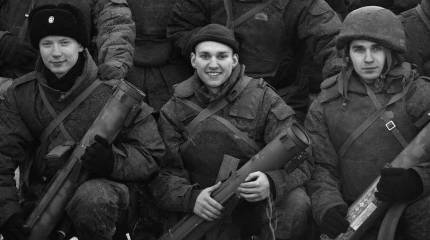 Геополитическая мозаика: «Strategy Page» обнаружил в России армию XIX века, а в США по вине родителей каждый день погибает пять детей