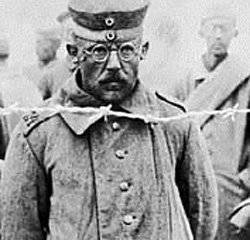 Враг сломлен и надломлен. Он не оправится