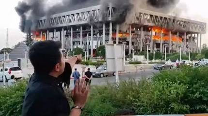 Израильская ракета ударила по зданию иранской телерадиокомпании IRIB прямо во время прямого эфира