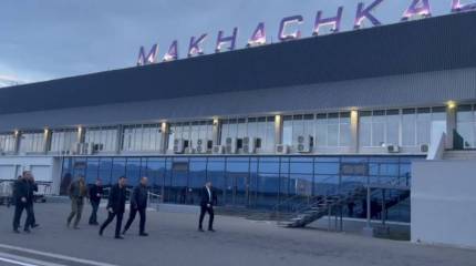 Аэропорт Махачкалы очищен от участников беспорядков, но полностью закрыт до сих пор