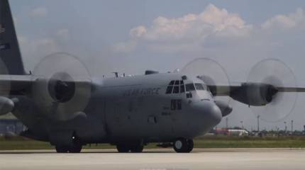 Представлены кадры с попыткой сбить американский транспортный самолёт C-130 Hercules