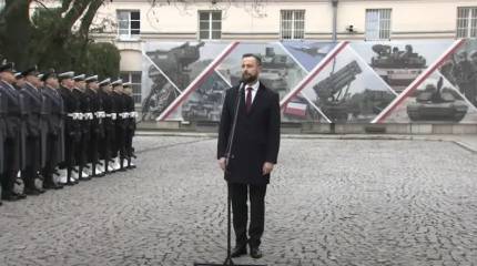 Министр обороны Польши: Многие поляки задаются вопросом, почему украинские мужчины призывного возраста отдыхают в польских кафе и ресторанах