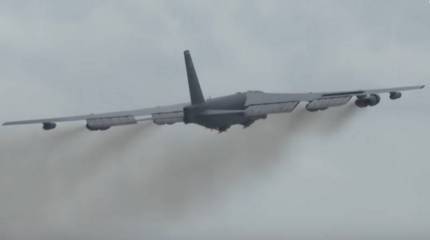 Американские В-52Н продолжают отрабатывать атаки на российской границе