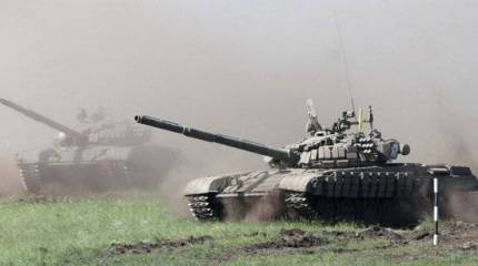 Экипажи Центрального военного округа практикуются в танковых дуэлях Экипажи Центрального военного округа практикуются в танковых дуэлях