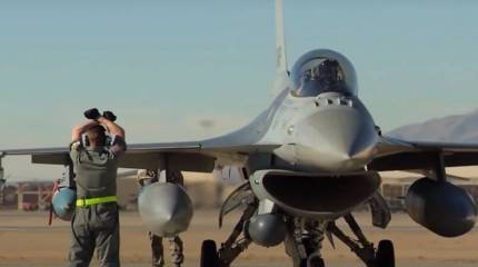 В США совершил полёт первый частный истребитель F-16