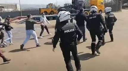 Рабочие греческого порта Салоники попытались помешать отправке вооружений на Украину