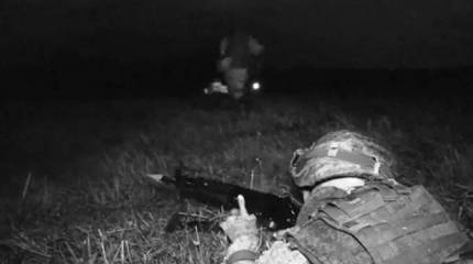 Бойцы ВДВ РФ провели ночное десантирование и операцию по захвату аэродрома условного противника на учениях «Запад-2021»