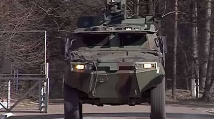 Украинская Госпогранслужба заявляет, что бронеавтомобиль "Тритон" защитит экипаж даже при подрыве на противотанковой мине