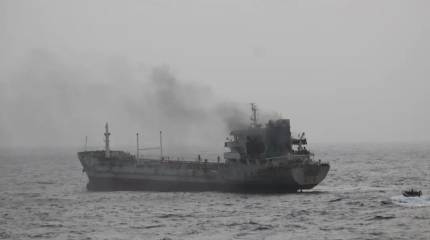 Пожар на очередном нефтяном танкере - в тушении участвовал фрегат ВМС Индии