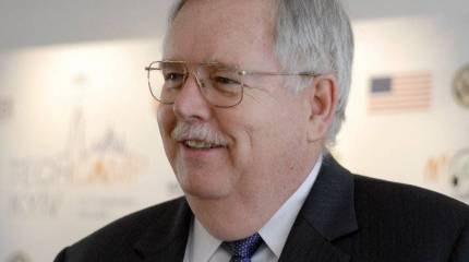 Кто уже успел поцеловать руку Теффту?