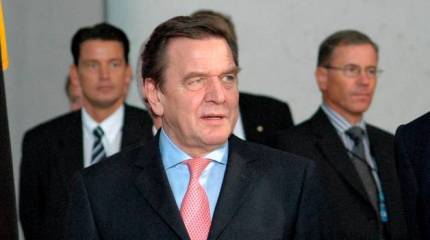 Шрёдер: американцы ведут себя в Германии как оккупанты